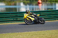 enduro-digital-images;event-digital-images;eventdigitalimages;mallory-park;mallory-park-photographs;mallory-park-trackday;mallory-park-trackday-photographs;no-limits-trackdays;peter-wileman-photography;racing-digital-images;trackday-digital-images;trackday-photos